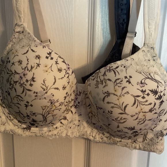 Jessica Simpson bras two for $20 - Picture 2 of 9